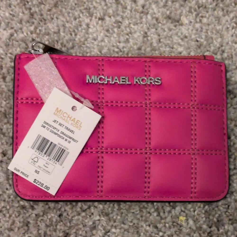 Michael Kors Fuchsia Quilted Wallet - Picture 1 of 12